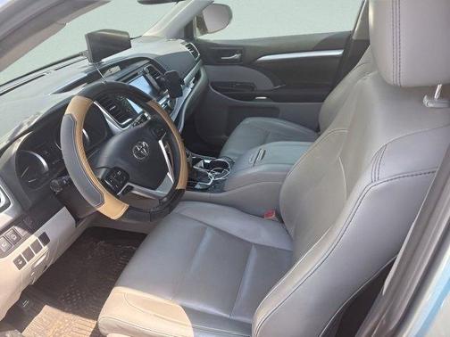 Celestial Silver Metallic 2019 Toyota Highlander XLE