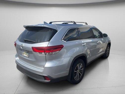 Celestial Silver Metallic 2019 Toyota Highlander XLE