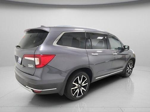 Modern Steel Metallic 2022 Honda Pilot Touring 8-Passenger