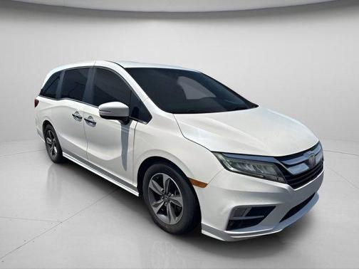White Diamond Pearl 2019 Honda Odyssey Touring
