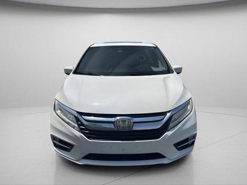 White Diamond Pearl 2019 Honda Odyssey Touring
