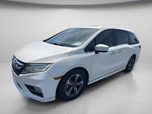 White Diamond Pearl 2019 Honda Odyssey Touring
