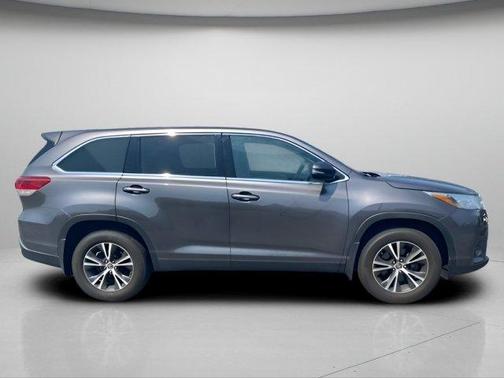 Predawn Gray Mica 2019 Toyota Highlander LE I4
