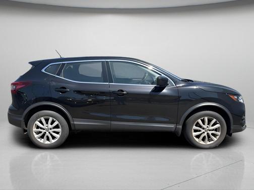 Magnetic Black Pearl 2022 Nissan Rogue Sport S