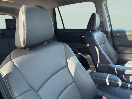 Modern Steel Metallic 2022 Honda Pilot Touring 8-Passenger