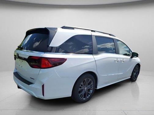 Platinum White Pearl 2026 Honda Odyssey Touring