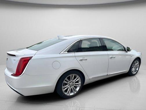 Crystal White Tricoat 2018 Cadillac XTS Luxury