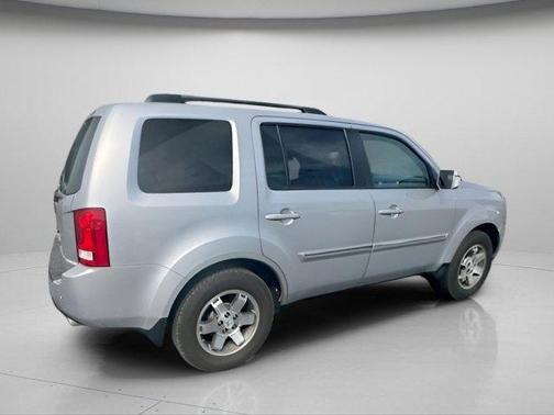 Alabaster Silver Metallic 2011 Honda Pilot Touring