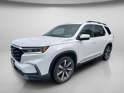 Platinum White Pearl 2025 Honda Pilot Touring 8-Passenger
