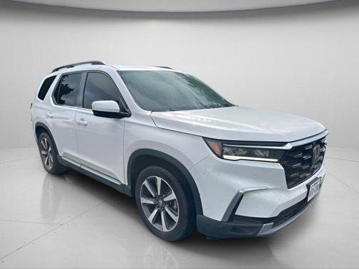 Platinum White Pearl 2025 Honda Pilot Touring 8-Passenger