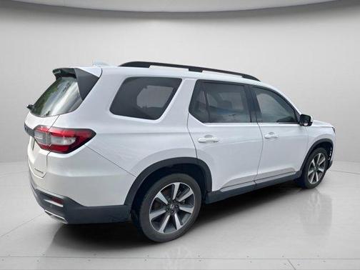 Platinum White Pearl 2025 Honda Pilot Touring 8-Passenger