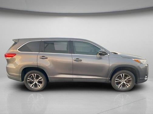 2019 Toyota Highlander LE I4