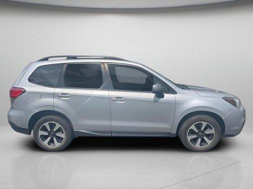 Ice Silver Metallic 2018 Subaru Forester 2.5i Premium