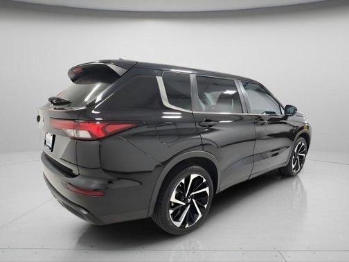 Black Diamond 2022 Mitsubishi Outlander ES 2.5 S-AWC