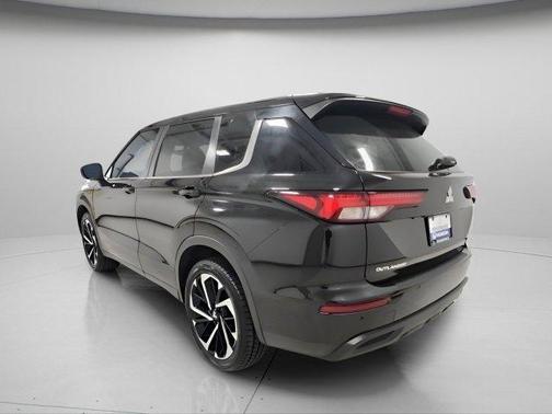 Black Diamond 2022 Mitsubishi Outlander ES 2.5 S-AWC