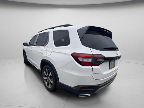 Platinum White Pearl 2025 Honda Pilot Touring 8-Passenger