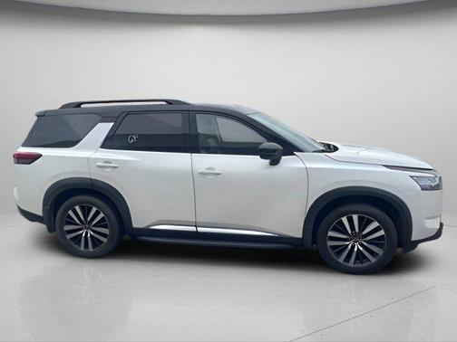 2022 Nissan Pathfinder Platinum 4WD