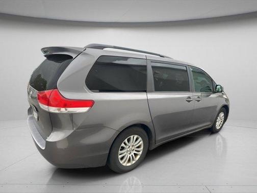 2011 Toyota Sienna XLE