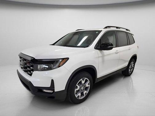 Platinum White Pearl 2023 Honda Passport AWD TrailSport
