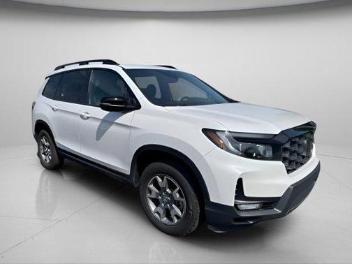 Platinum White Pearl 2023 Honda Passport AWD TrailSport