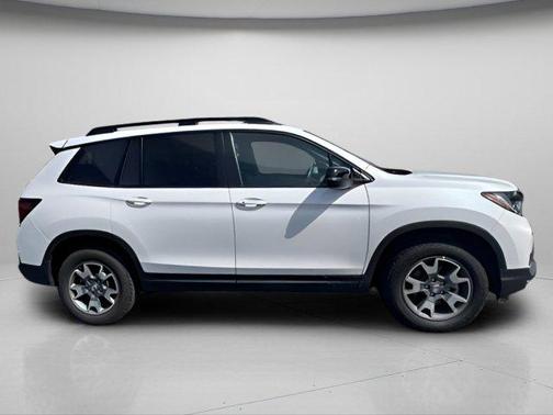 Platinum White Pearl 2023 Honda Passport AWD TrailSport
