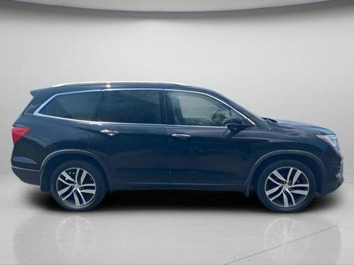 Crystal Black Pearl 2017 Honda Pilot Touring
