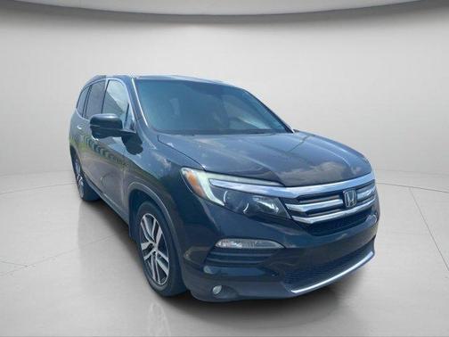 Crystal Black Pearl 2017 Honda Pilot Touring