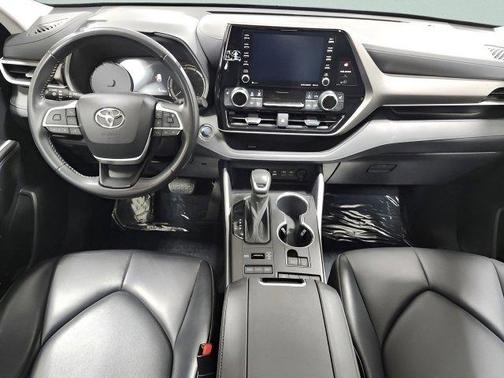 Magnetic Gray Metallic 2022 Toyota Highlander XLE