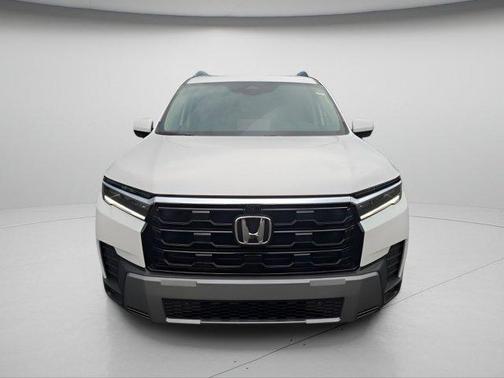 Platinum White Pearl 2026 Honda Pilot Touring 8-Passenger