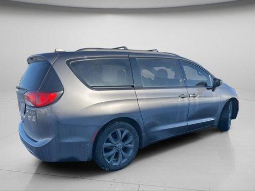 2018 Chrysler Pacifica Touring-L