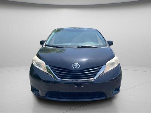 Black 2014 Toyota Sienna LE