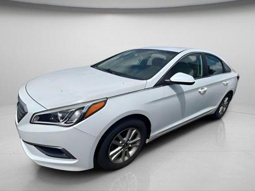 Quartz White Pearl 2017 Hyundai SONATA SE