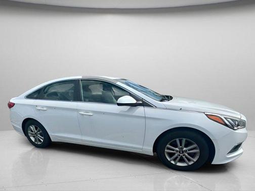 Quartz White Pearl 2017 Hyundai SONATA SE