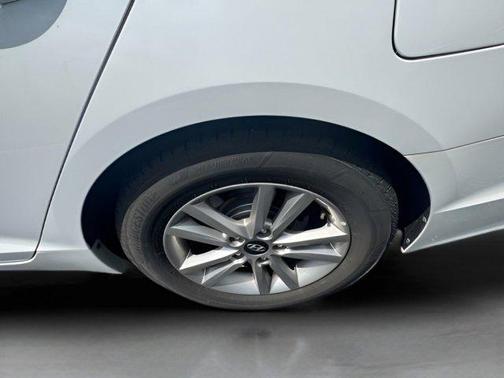 Quartz White Pearl 2017 Hyundai SONATA SE