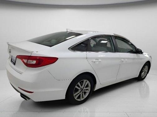 Quartz White Pearl 2017 Hyundai SONATA SE