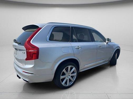 Bright Silver Metallic 2019 Volvo XC90 T6 Inscription