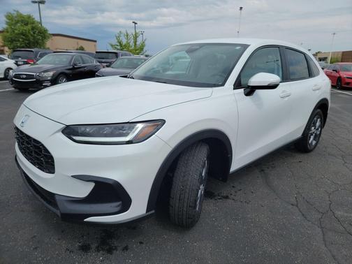 Platinum White Pearl 2027 Honda HR-V LX