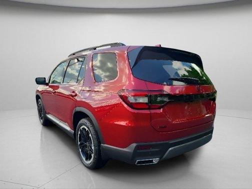 Radiant Red Metallic II 2026 Honda Pilot Touring 8-Passenger