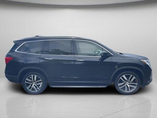 Crystal Black Pearl 2017 Honda Pilot Touring
