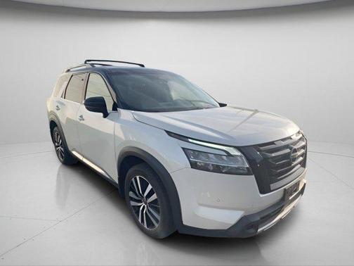 Pearl White Tricoat/Super Black 2023 Nissan Pathfinder Platinum 4WD