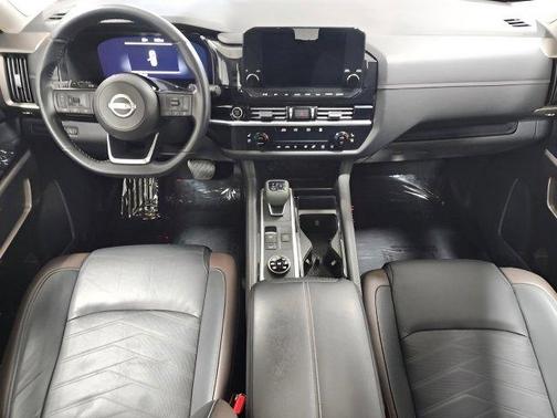 Pearl White Tricoat/Super Black 2023 Nissan Pathfinder Platinum 4WD