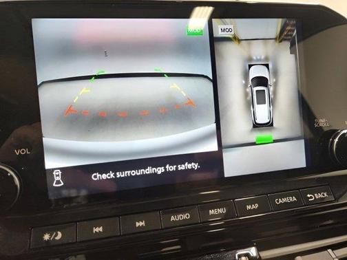 Pearl White Tricoat/Super Black 2023 Nissan Pathfinder Platinum 4WD