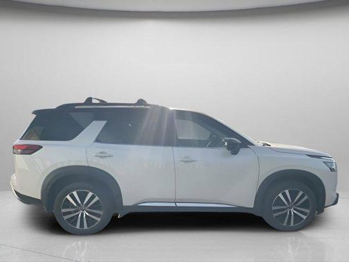 Pearl White Tricoat/Super Black 2023 Nissan Pathfinder Platinum 4WD