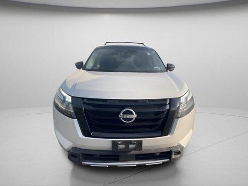 Pearl White Tricoat/Super Black 2023 Nissan Pathfinder Platinum 4WD