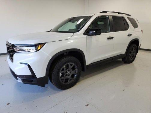 Platinum White Pearl 2025 Honda Pilot TrailSport