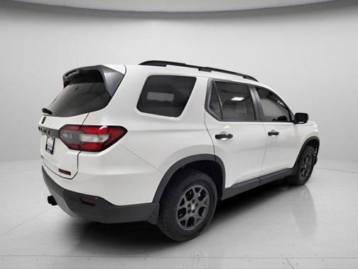 Platinum White Pearl 2025 Honda Pilot TrailSport