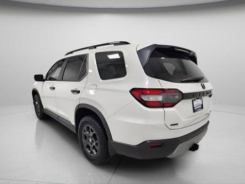 Platinum White Pearl 2025 Honda Pilot TrailSport