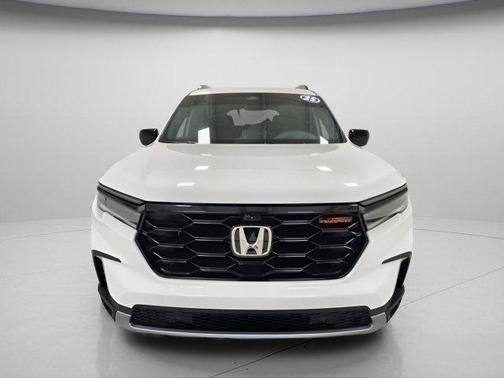 Platinum White Pearl 2025 Honda Pilot TrailSport