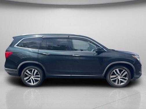 Crystal Black Pearl 2017 Honda Pilot Elite