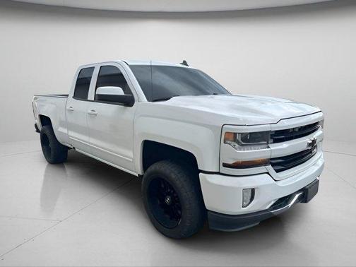 Summit White 2017 Chevrolet Silverado 1500 2LT